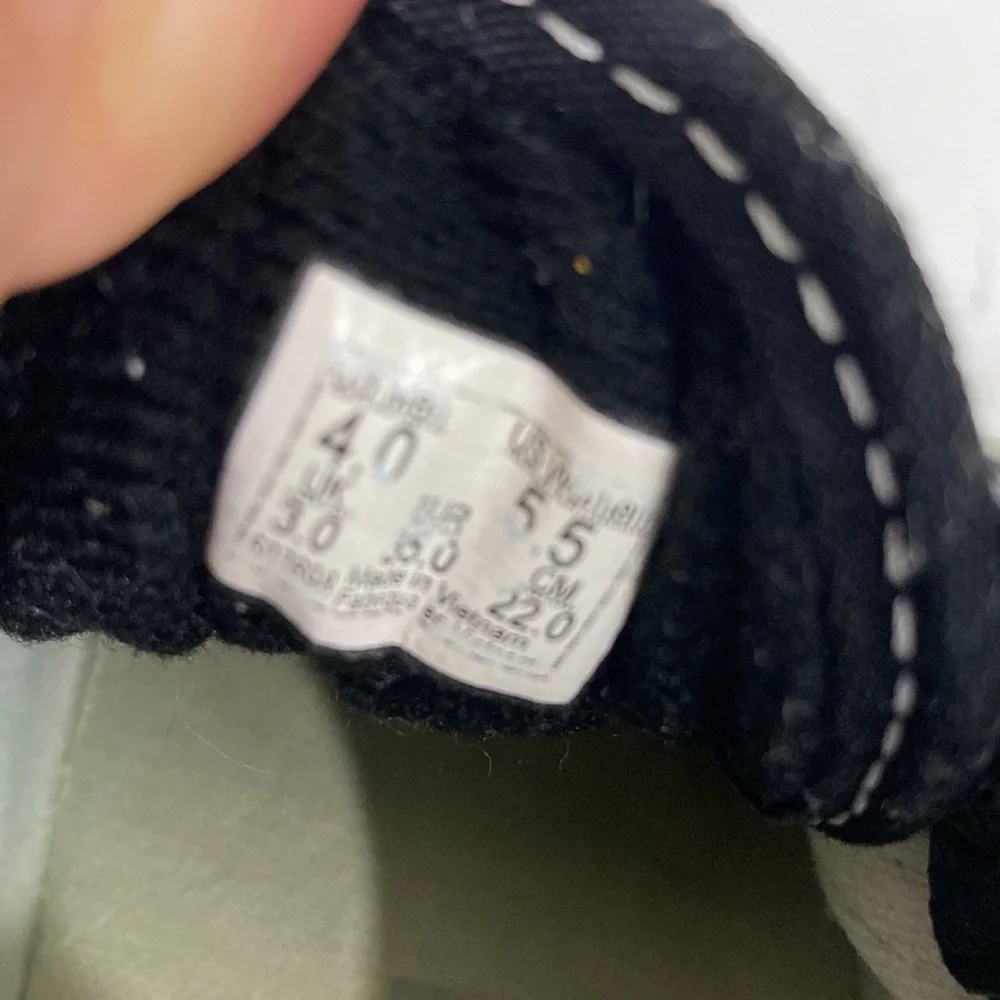 Vans Youth Old Skool Black/White Skate Shoes Suede |Size 4 Youth or 5.5 Women - Picture 9 of 9